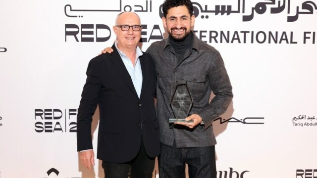 Amir El-Masry recebe prêmio Variety International Vanguard Actor no Red Amir El-Masry recebe prêmio Variety International Vanguard Actor no Red Sea Film Festival: 'Espero abrir portas'