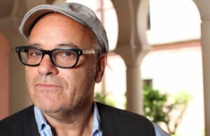 Amos Poe, cineasta de ‘The Blank Generation’ e ‘Subway Riders’ que documentou o punk de Nova York, morre aos 76 anos James Ransone comparece à estreia da Warner Bros.