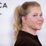 Amy Schumer abandona a aliança de casamento em novas fotos hiperbrilhantes de perda de peso