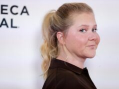 Amy Schumer abandona a aliança de casamento em novas fotos hiperbrilhantes de perda de peso Amy Schumer abandona a aliança de casamento em novas fotos hiperbrilhantes de perda de peso