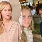 Amy Schumer faz raros comentários sobre o 'fundo do poço' da família após confirmar a separação de Chris Fischer