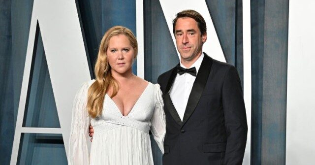 Amy Schumer se divorciará do marido após 7 anos Amy Schumer se divorciará do marido após 7 anos