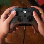 Controlador SCUF Valor Pro Wireless com vista traseira e frontal