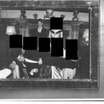 Uma foto de Andrew Mountbatten-Windsor deitado em uma fileira de mulheres durante um evento black-tie com Ghislaine Maxwell foi divulgada como parte dos arquivos de Epstein