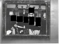 Andrew Mountbatten-Windsor é fotografado deitado no colo de cinco mulheres em um evento black-tie com Ghislaine Maxwell – enquanto a realeza em desgraça aparece em um novo tesouro de arquivos de Epstein Uma foto de Andrew Mountbatten-Windsor deitado em uma fileira de mulheres durante um evento black-tie com Ghislaine Maxwell foi divulgada como parte dos arquivos de Epstein