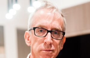 Andy Dick bebe álcool de manhã à noite, não usa tantas drogas andy pau neutro principal getty