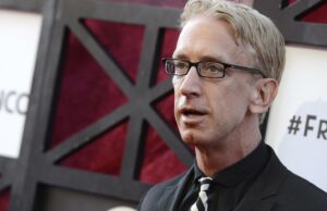 Andy Dick supostamente acha que o fentanil (e não o crack) é o culpado por sua aparente overdose em Hollywood Andy Dick supostamente acha que o fentanil (e não o crack) é o culpado por sua aparente overdose em Hollywood
