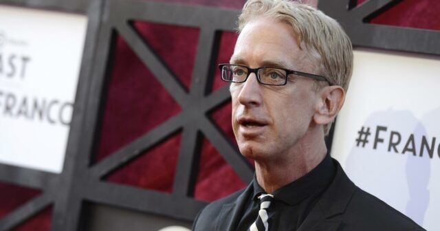 Andy Dick supostamente acha que o fentanil (e não o Andy Dick supostamente acha que o fentanil (e não o crack) é o culpado por sua aparente overdose em Hollywood