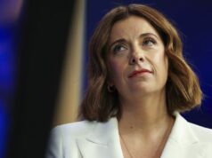 Anika Wells enfrenta novas críticas sobre os voos de US $ 4.000 do marido para o críquete A Ministra das Comunicações e Ministra do Esporte, Anika Wells, antes de um discurso ao National Press Club da Austrália em Canberra, na quarta-feira, 3 de dezembro de 2025. fedpol Foto: Alex Ellinghausen