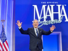 Ano novo significa novos ataques contra pessoas pobres por parte dos capangas de Trump A secretária de Agricultura, Brooke Rollins, fala com repórteres na Casa Branca, quarta-feira, 26 de fevereiro de 2025, em Washington. (Foto AP/Alex Brandon)