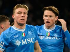 Antonio Conte acha que a dupla do Napoli, Scott McTominay e Rasmus Hojlund, não estava jogando pelo Man Utd por ‘motivo’ Scott McTominay e o atacante emprestado do Manchester United Rasmus Hojlund após a partida da Série A entre Napoli e Juventus no Stadio Diego Armando Maradona em 2025 em Nápoles, Itália.