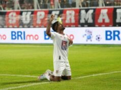 Apoiadores do Persib ultrajantes! Esposa e filhos de Yance Sayuri também atacados por comentários racistas Apoiadores do Persib ultrajantes! Esposa e filhos de Yance Sayuri também atacados por comentários racistas