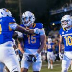 O técnico do San Jose State, Ken Niumatalolo, fala com o time em campo durante um jogo contra o Idaho no primeiro quarto no CEFCU Stadium em San Jose, Califórnia, no sábado, 20 de setembro de 2025. (Shae Hammond/Bay Area News Group)