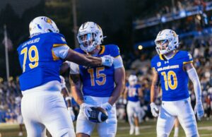 Após o término da sequência de bowls, San Jose State busca se reconstruir para outra corrida em 2026 O técnico do San Jose State, Ken Niumatalolo, fala com o time em campo durante um jogo contra o Idaho no primeiro quarto no CEFCU Stadium em San Jose, Califórnia, no sábado, 20 de setembro de 2025. (Shae Hammond/Bay Area News Group)