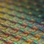 Chips TSMC atingirão 1,4 nm em 2028, com nome confuso confirmado | Uma foto macro de uma bolacha de silício