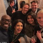 Os fãs do CBBC enlouqueceram depois que uma gangue de apresentadores icônicos se reuniu para uma foto radiante em uma festa de Natal esta semana