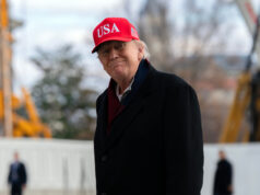 Aprovação económica de Trump atinge mínimo histórico Desenho animado de Drew Sheneman