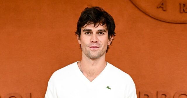 Aqui está a primeira olhada em KJ Apa no filme Jimmy Stewart