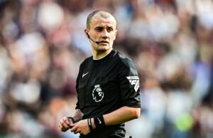 Árbitro da Premier League deve atingir marco após nomeação Man Utd x West Ham Aston Villa x Burnley - Premier League