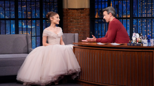 Ariana Grande sabia que 'Wicked' era um sucesso quando o filme inspirou uma colaboração 'perturbadora' do Mac 'n Cheese | Vídeo
