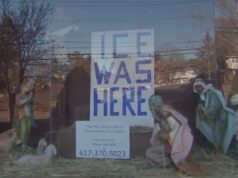 Arquidiocese de Boston pede remoção da placa ‘ICE esteve aqui’ do presépio Presépio com placa