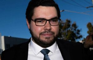 As acusações de roubo de carro de Bruce Lehrmann na Tasmânia foram rebaixadas As acusações de roubo de carro contra Bruce Lehrmann foram rebaixadas.