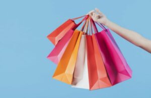 As compras ficam mais sofisticadas: robôs humanóides ajudam os visitantes a encontrar inquilinos e promoções As compras ficam mais sofisticadas: robôs humanóides ajudam os visitantes a encontrar inquilinos e promoções