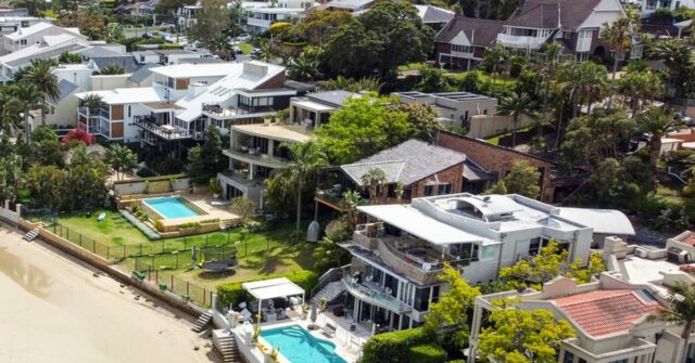 Menos australianos estão recebendo hipotecas à medida que as taxas de juros continuam a subir, mostram novos números.