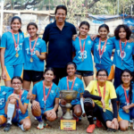 As meninas Nita Mukesh Ambani Junior derrotam Canossa na final