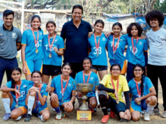 As meninas Nita Mukesh Ambani Junior derrotam Canossa na final As meninas Nita Mukesh Ambani Junior derrotam Canossa na final
