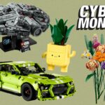 Conjunto LEGO Santa's Delivery Truck 40746, apresentando um caminhão verde escuro e vermelho com uma árvore de Natal no topo, uma minifigura de elfo e várias pequenas caixas de presente.