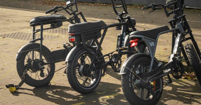 As placas seriam obrigatórias para ciclistas de bicicletas elétricas menores As placas seriam obrigatórias para ciclistas de bicicletas elétricas menores de 18 anos na proposta de NSW