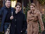As princesas Beatrice e Eugenie enfrentam o dilema do 'cabo de amor' após o convite de King para passar o Natal em Sandringham... sem Andrew e Fergie