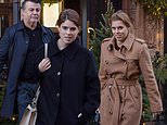 As princesas Beatrice e Eugenie enfrentam o dilema do ‘cabo de amor’ após o convite de King para passar o Natal em Sandringham… sem Andrew e Fergie As princesas Beatrice e Eugenie enfrentam o dilema do 'cabo de amor' após o convite de King para passar o Natal em Sandringham... sem Andrew e Fergie