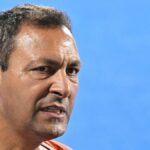 As reclamações dos jogadores sobre o estilo de treinador 'desatualizado e ditatorial' levaram à renúncia de Harendra