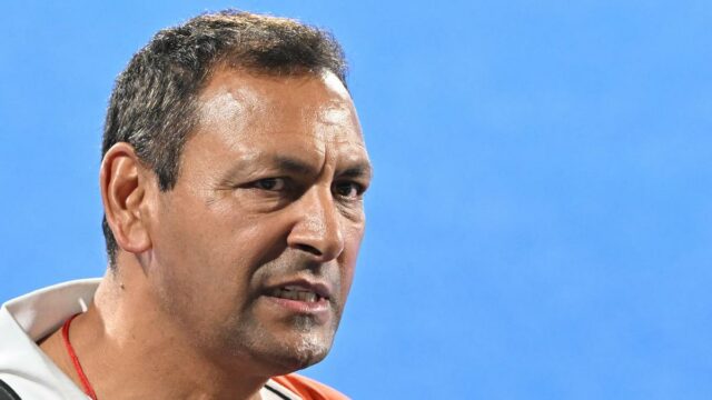 As reclamações dos jogadores sobre o estilo de treinador 'desatualizado e ditatorial' levaram à renúncia de Harendra
