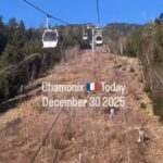 A foto mostra uma encosta árida na estação de esqui de Chamonix em 30 de dezembro de 2025