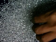 As tarifas dos EUA arruinam os sonhos de educação das crianças no centro de diamantes da Índia As tarifas dos EUA arruinam os sonhos de educação das crianças no centro de diamantes da Índia