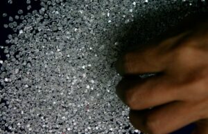 As tarifas dos EUA arruinam os sonhos de educação das crianças no centro de diamantes da Índia As tarifas dos EUA arruinam os sonhos de educação das crianças no centro de diamantes da Índia