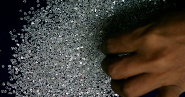 As tarifas dos EUA arruinam os sonhos de educação das As tarifas dos EUA arruinam os sonhos de educação das crianças no centro de diamantes da Índia