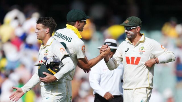 Ashes 2025-26, 3º teste: Austrália a quatro postigos da glória lightbox-info