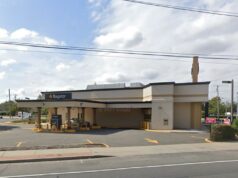 Assaltante de banco de Long Island preso após travessuras com notas de assalto: policiais Banco Flagstar em 653 Montauk Hwy, West Babylon, NY.