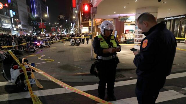 A polícia de Taiwan isolou o local após um ataque com faca em Taipei.