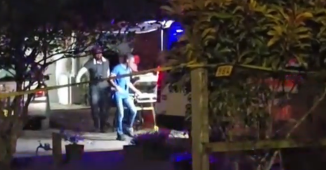 Ataque com faca perto da capital do Suriname mata pelo Um ataque com faca perto da capital do Suriname, Paramaribo, matou pelo menos nove pessoas, incluindo cinco crianças, disse a polícia no domingo. O ataque ocorreu em Richelieu, no distrito de Commewijne, cerca de 25 quilômetros a leste de Paramaribo.