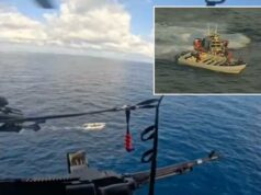 Atirador de helicóptero da Guarda Costeira destrói motores de barcos de narcotráfico e apreende mais de 20.000 libras de cocaína Atirador de helicóptero da Guarda Costeira destrói motores de barcos de narcotráfico e apreende mais de 20.000 libras de cocaína