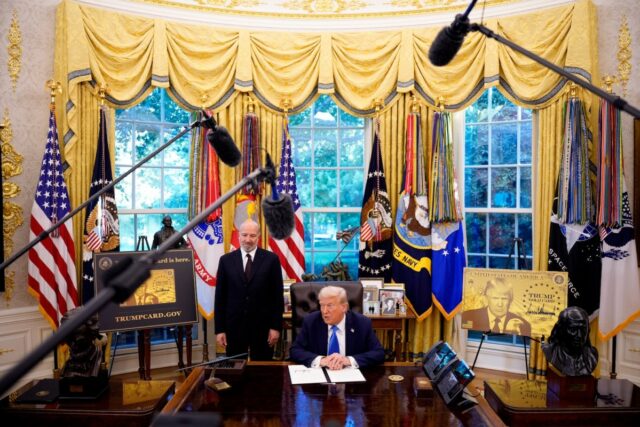 Atualização do visto H-1B enquanto Trump Admin emite nova diretiva Atualização do visto H-1B enquanto Trump Admin emite nova diretiva de mídia social