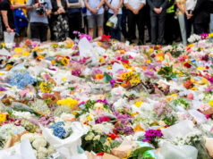 Austrália lamenta quando detalhes sobre vítimas do tiroteio em Bondi surgem Austrália lamenta quando detalhes sobre vítimas do tiroteio em Bondi surgem