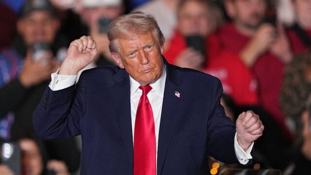 Australianos serão forçados a fornecer suas redes sociais para entrar Mais de 1 milhão de australianos visitaram os Estados Unidos em 2024. A Austrália é um dos 42 países com acesso ao Programa de Isenção de Visto para estadias curtas.