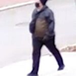 Todas as imagens divulgadas por investigadores federais de uma “pessoa de interesse” em conexão com o tiroteio mostraram seu rosto mascarado ou obscurecido