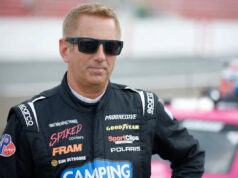 Avião de propriedade do ex-piloto da NASCAR Greg Biffle cai na Carolina do Norte Download app from appStore